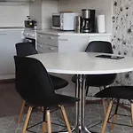 Feels Like Arctic Apartamento